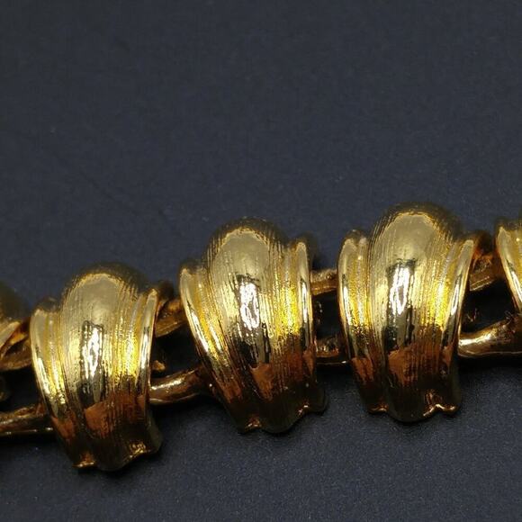 Vintage Gold Tone Link Necklace, 18 Inches, 1990s - Picture 4 of 9